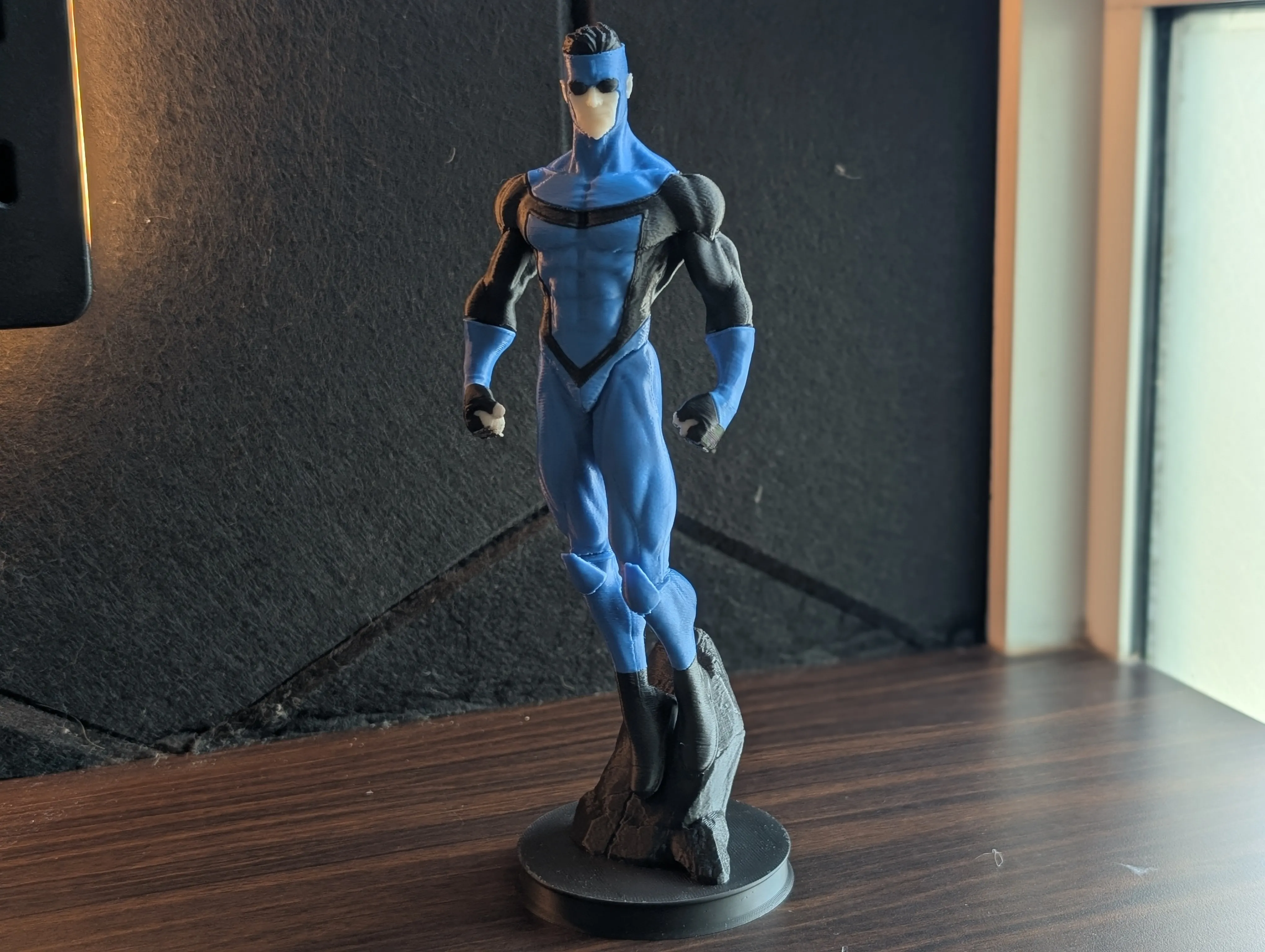 Invincible Comic Model Invincible High-Detail Figure - Free 3D Print Model - MakerWorld