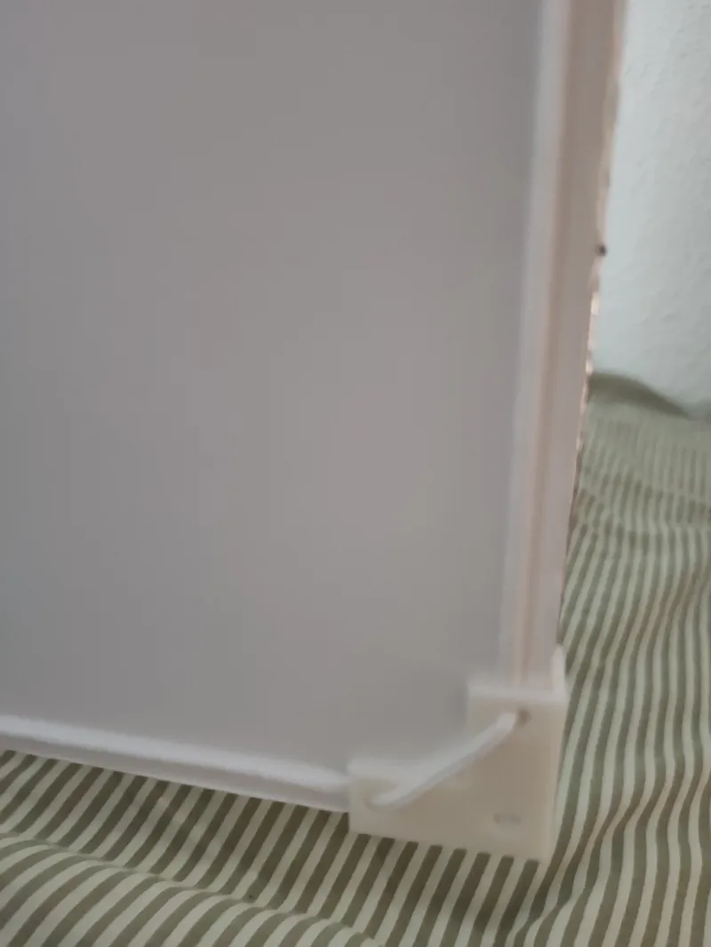 Foam board hanger