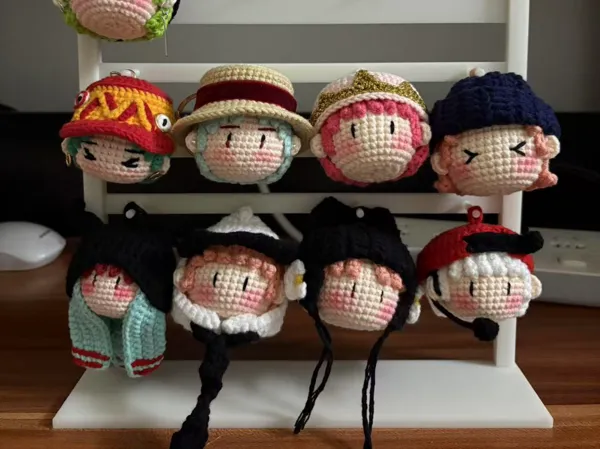Présentoir à crochets pour porte-clés et figurines