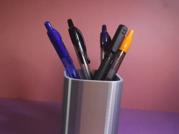 Range-crayons au design minimaliste
