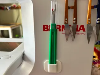 Seam ripper holder for sewing machine
