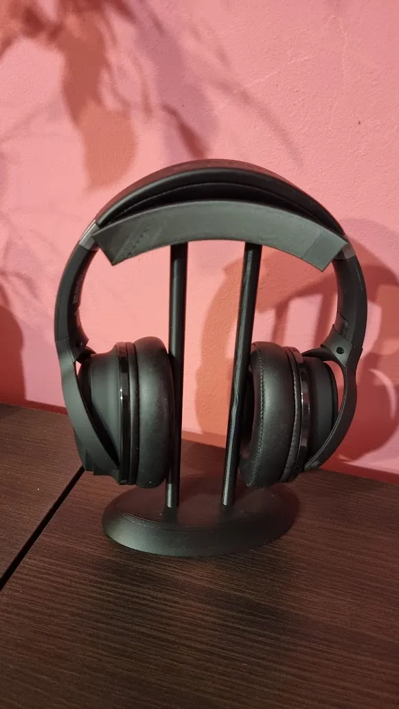 Headphones stand / stojánek na sluchátka