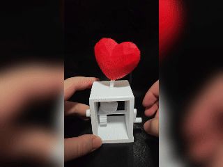 旋转跳跃爱心桌面摆件,拼装凸轮机构