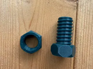 15mm 螺丝螺母，螺母加了 0.2mm 公差，使用顺畅。