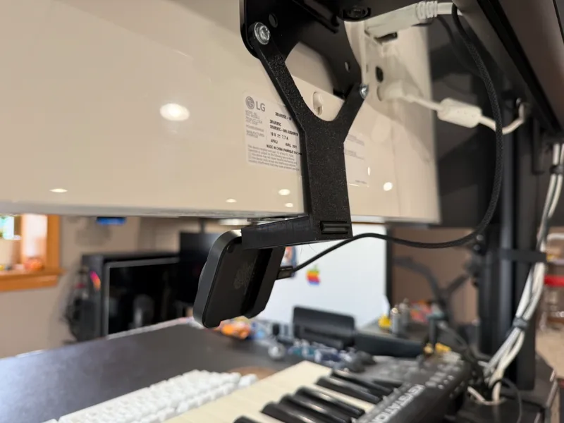 MagSafe iPhone VESA mount
