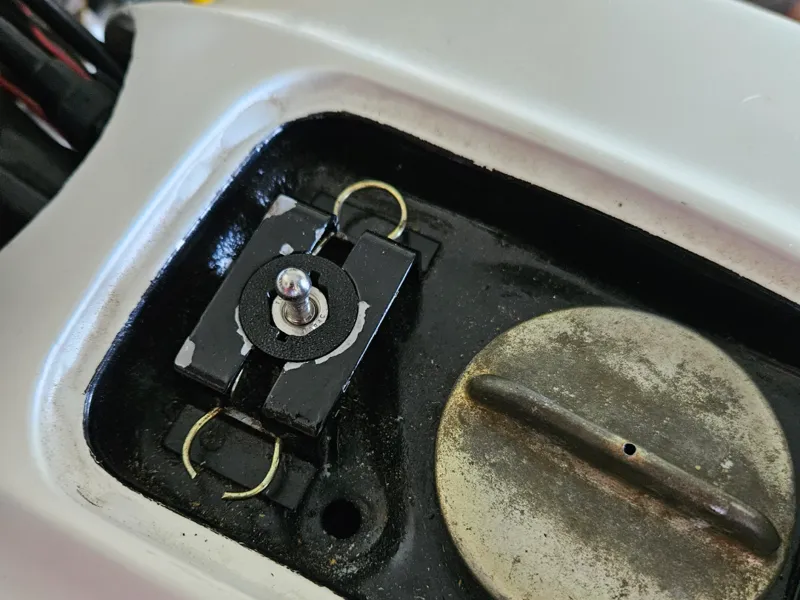 cb550 gas tank mount