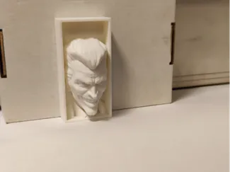 Angolo Libreria e Supporto a Muro del Joker
