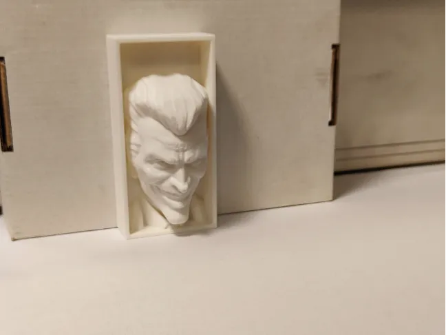Angolo Libreria e Supporto a Muro del Joker