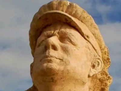 Paco Alba Statue