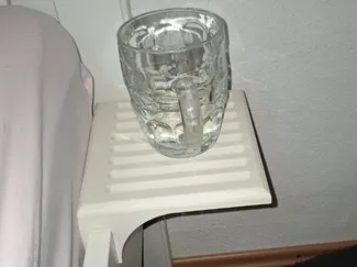kleiner Simpler Nachttisch für's Bett