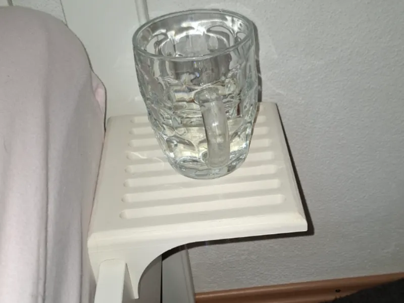 kleiner Simpler Nachttisch für's Bett