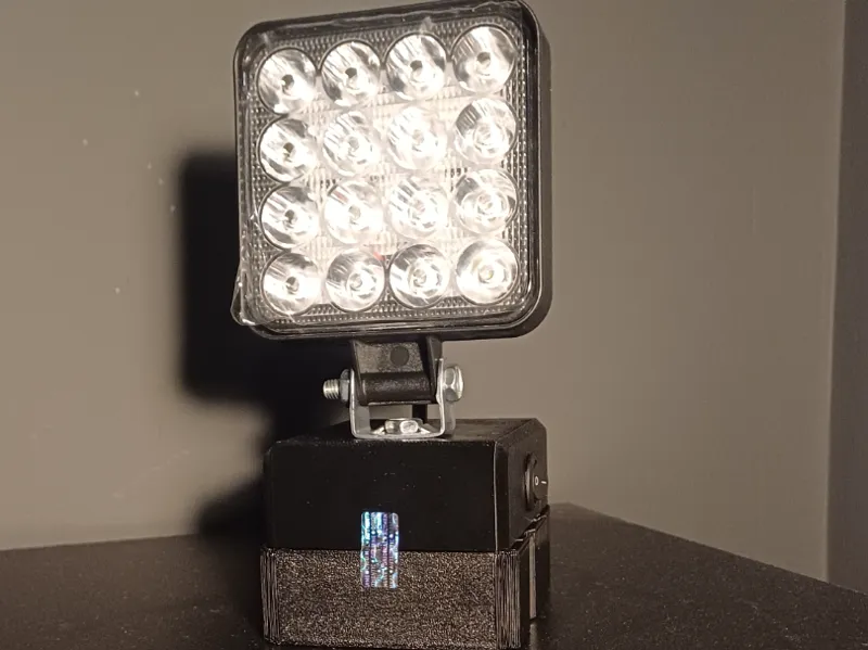 DIY Makita Battery-Powered LED Work Lamp