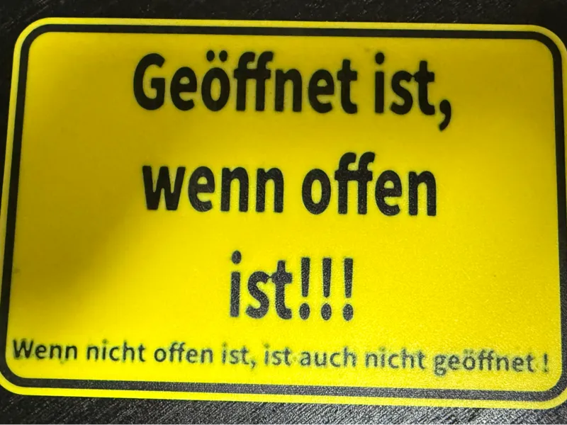 Lustiges Schild Geöffnet 
