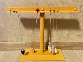 PRESENTOIR PENDULES ET COLLIERS