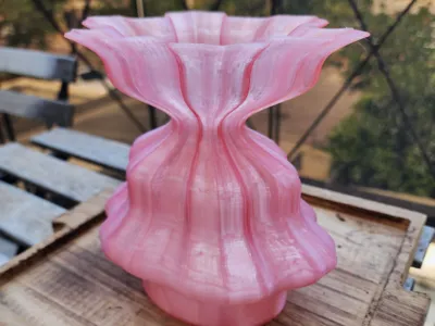 Flower-Shaped Vase - Organic Bloom Design
