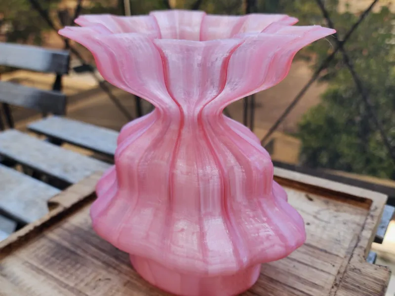 Flower-Shaped Vase - Organic Bloom Design