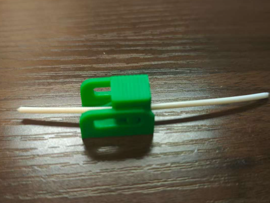 一种推拉式卡线夹子