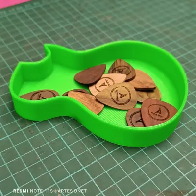 LP pick holder tray