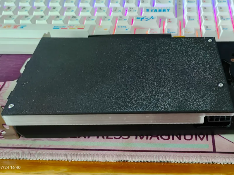 蓝宝石公版RX570显卡背板