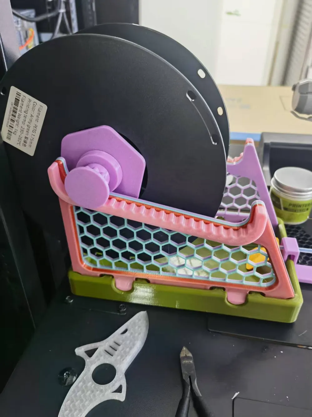 Gravity-fed Filament Spool Rack without Hardware - Free 3D Print Model ...