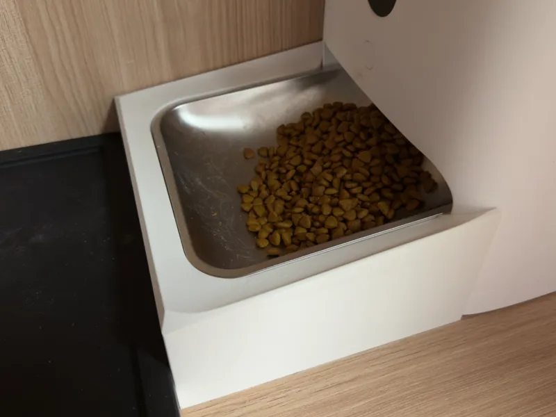 米家智能宠物喂食器 2 的边缘填缝，防止“推土机”推出去的模型