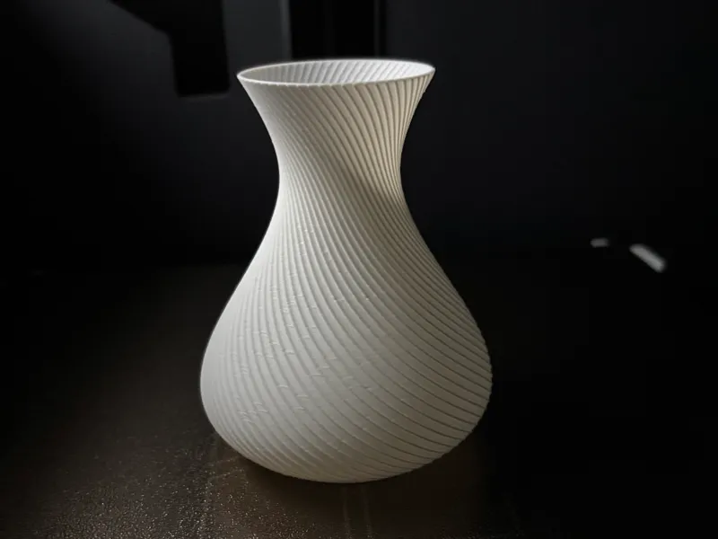 Elegante Spiralvase – Moderne Dekoration