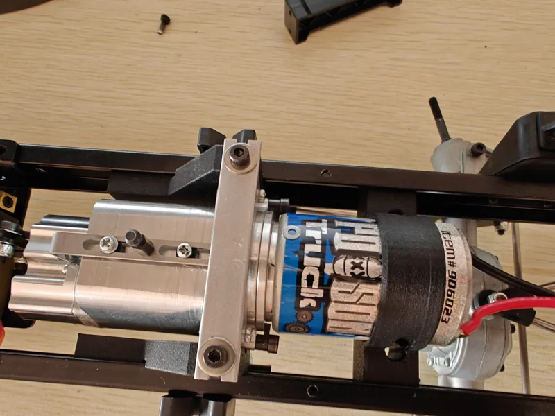 Gearbox and engine support for crossrc chassis