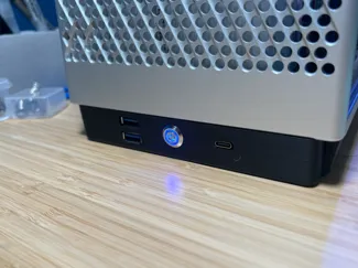 Ncase M2 Grater stand with USB and power button