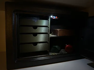 Safe Jewelry Storage with Automatic Light