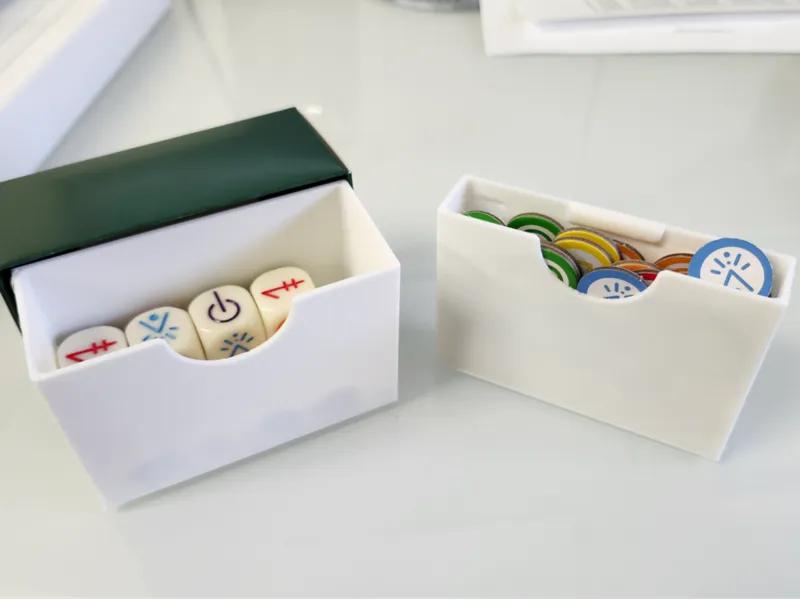 Vantage Board Game - Cube and Token Storage
