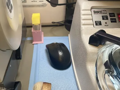 1 of 2 slide holder in lab demonstrating stability on uneven surfaces