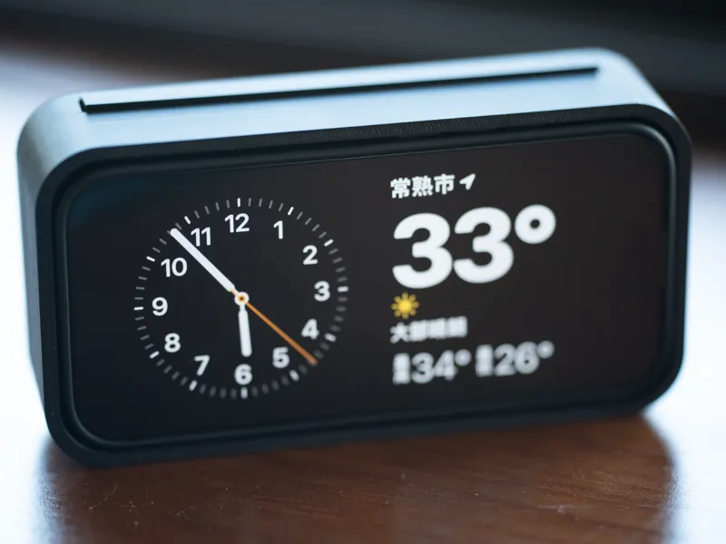 iphone16pro带老爆013壳的无线充电底座