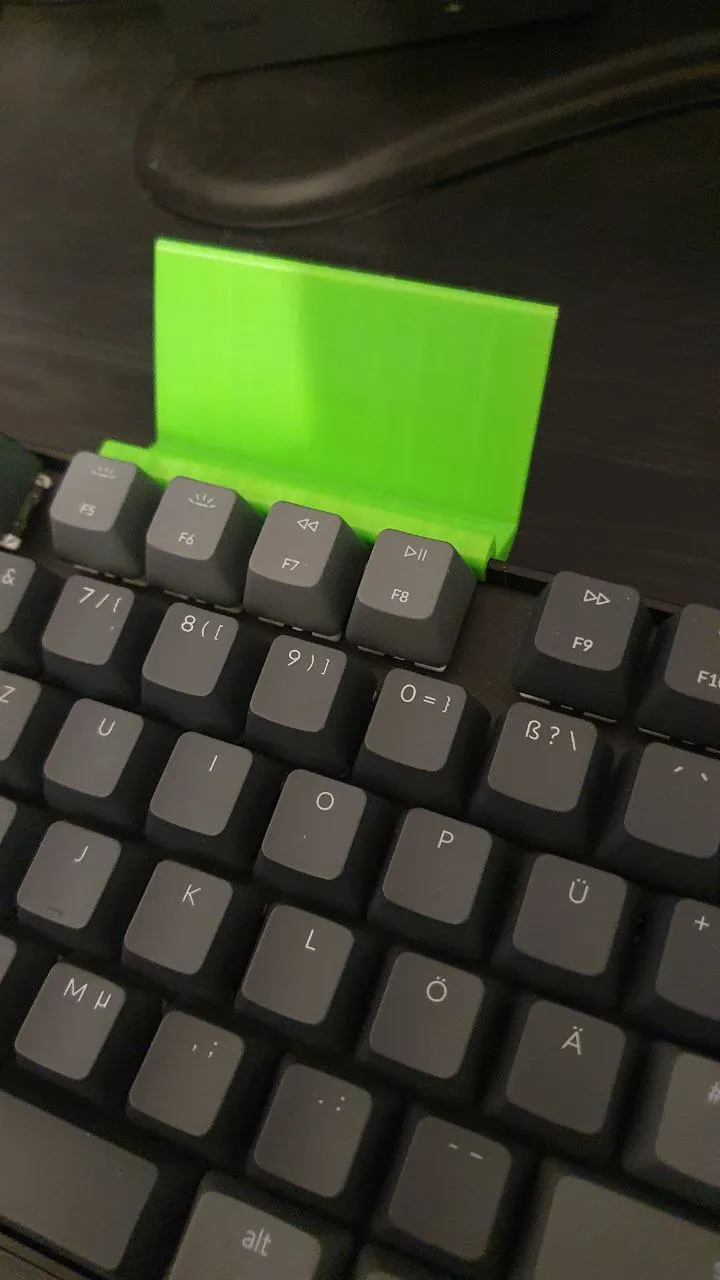 Keychron K8 smartphone-holder