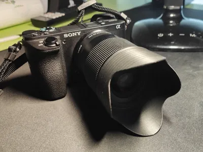 Reversible lens hood for Sigma 30mm f/1.4 DC DN