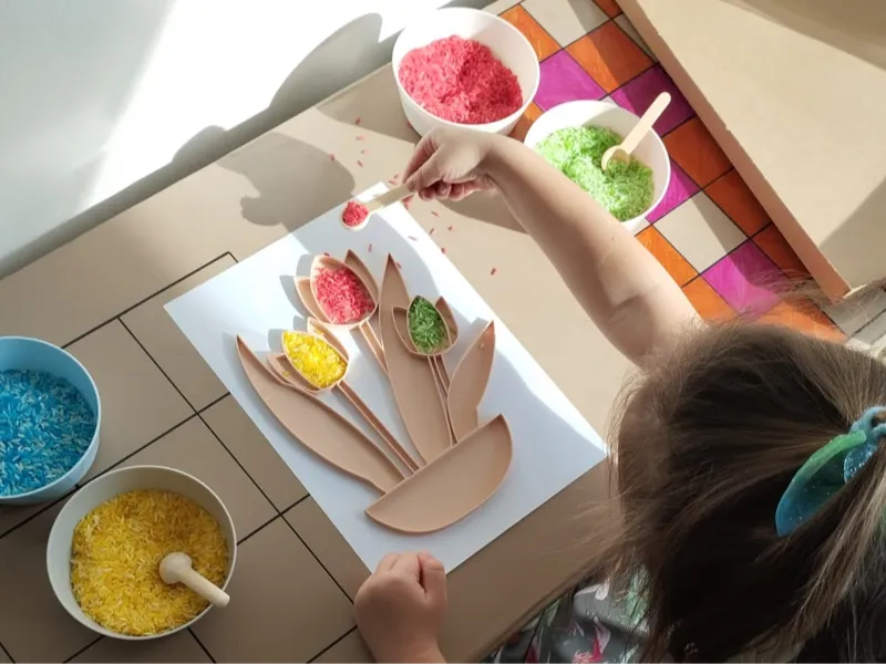 Tulip - sensory play
