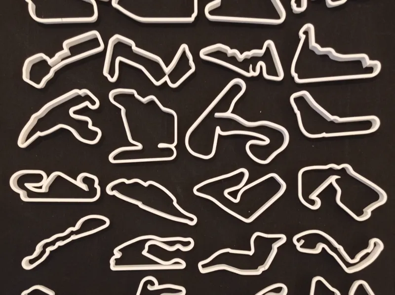 24 Cookie cutter shape like f1 track