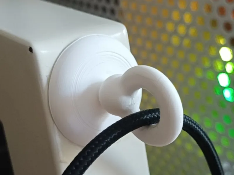 Rotation ring for cable