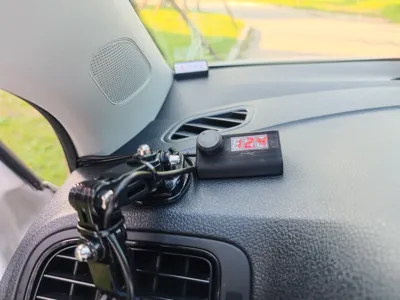 Car Battery Voltmeter