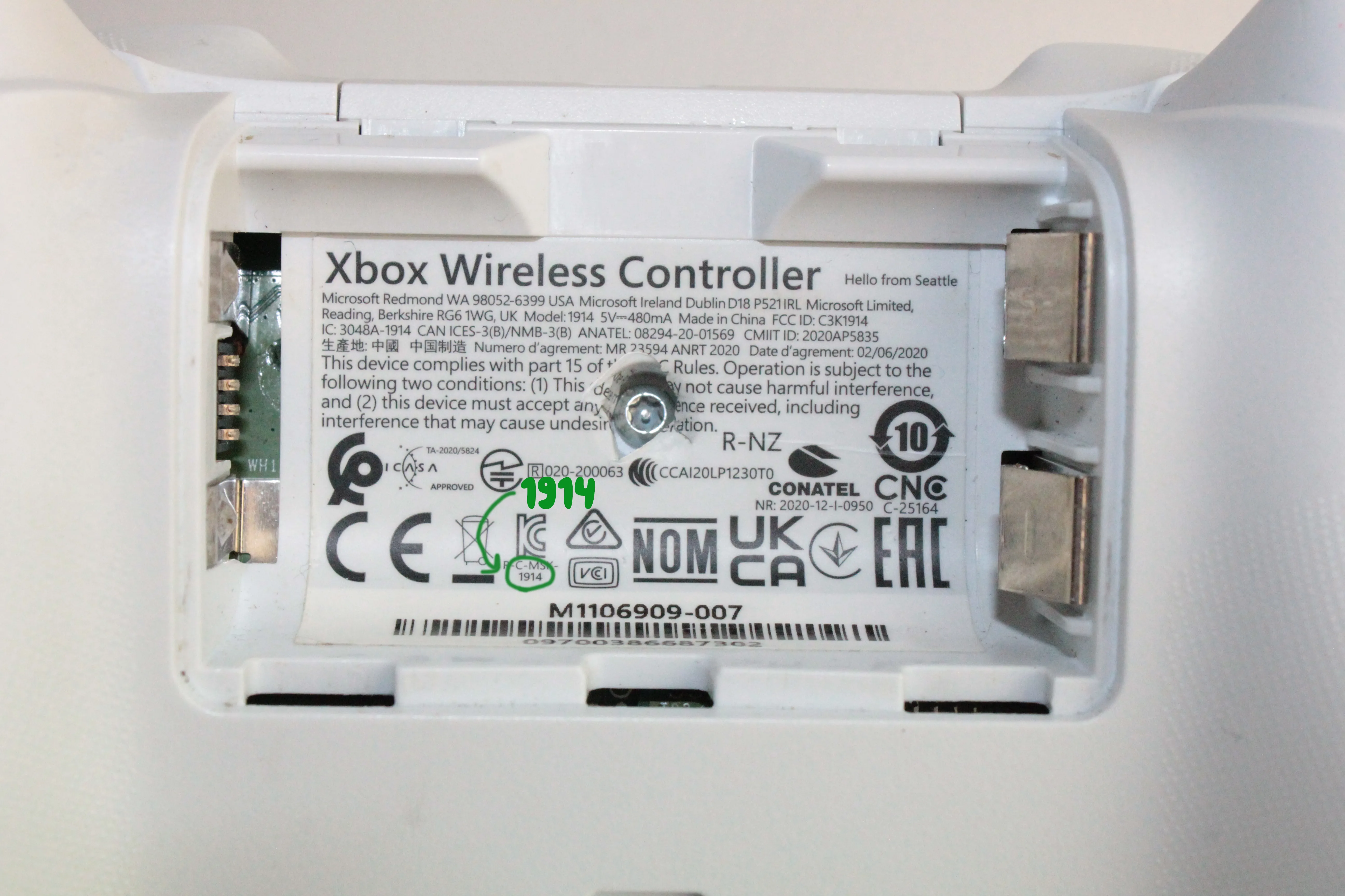 Xbox Wireless Controller battery compartment with the model number 1914 highlighted on the label, showing how to identify a compatible controller.