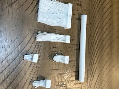 Swappable tip paint brush