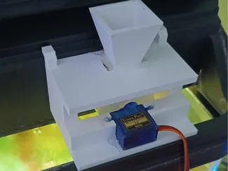 Automatic fish feeder