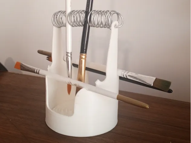 Artist’s Brush Cleaner & Holder 