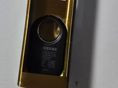 Samsung TV remote cover with Samsung SmartTag 2