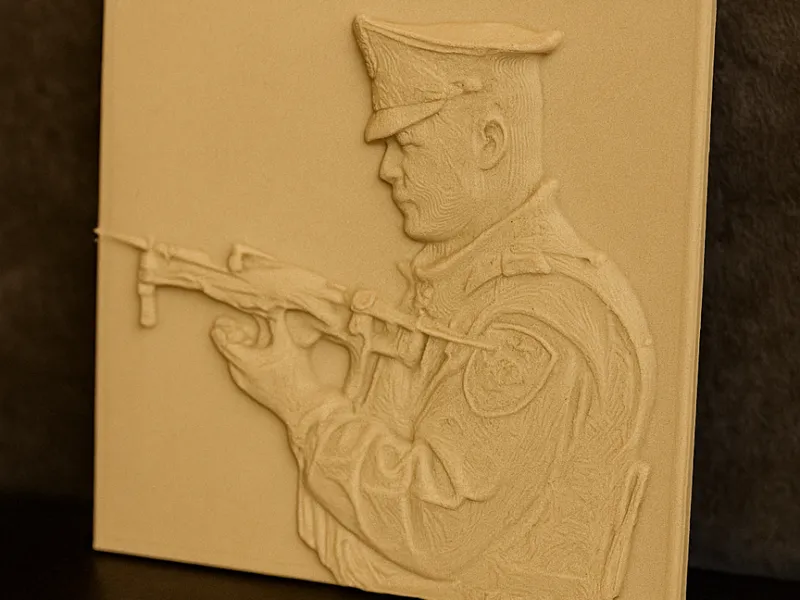 Reliefskulptur_Police_Drohne