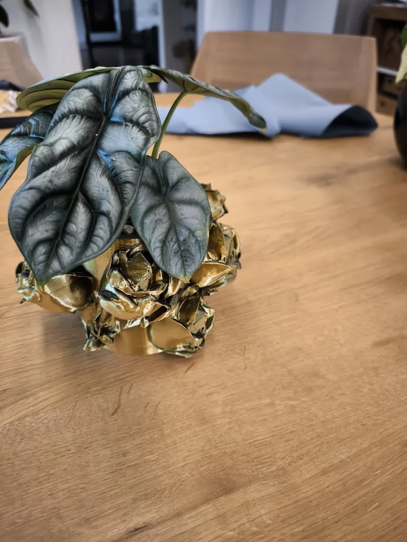 Blumentopf in Rosenoptik