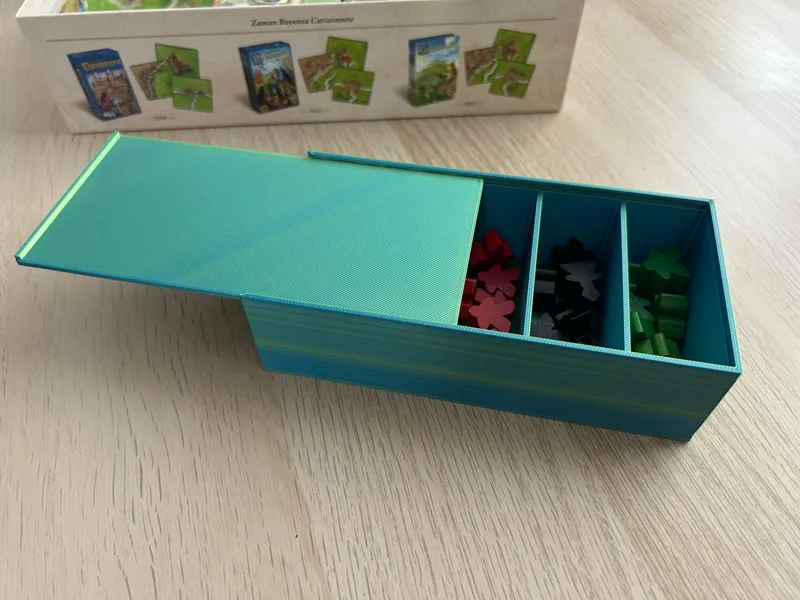 Box with Slide Gate