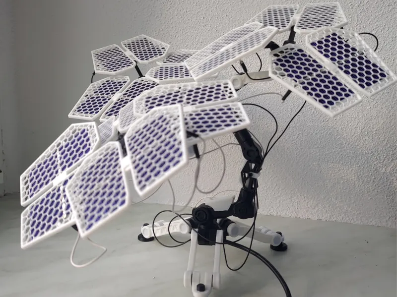 Solar bonsai tree with USB-C output