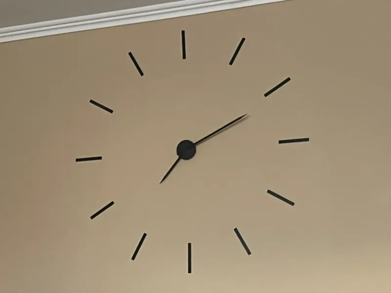Minimalist wall clock