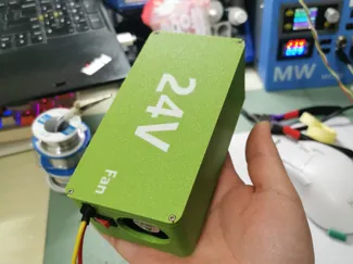 AC-DC适配器外壳