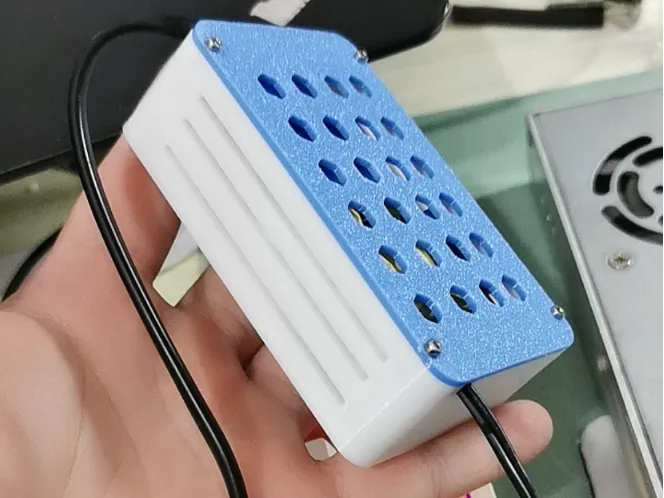 AC-DC适配器外壳